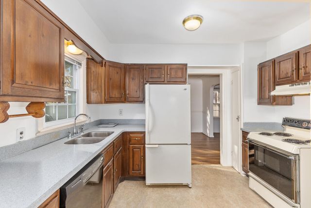 120 Manchester Street, Wyoming, MI 49548