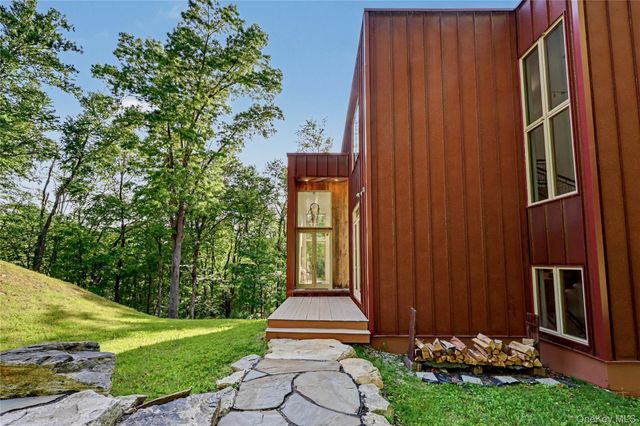 95 Deer Hill Court, Carmel, NY 10512