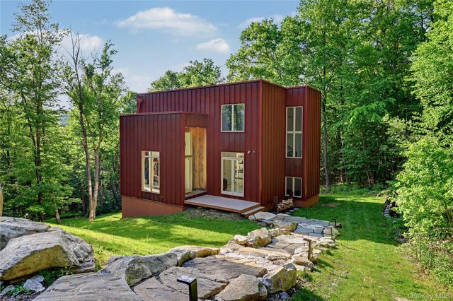 95 Deer Hill Court, Carmel, NY 10512