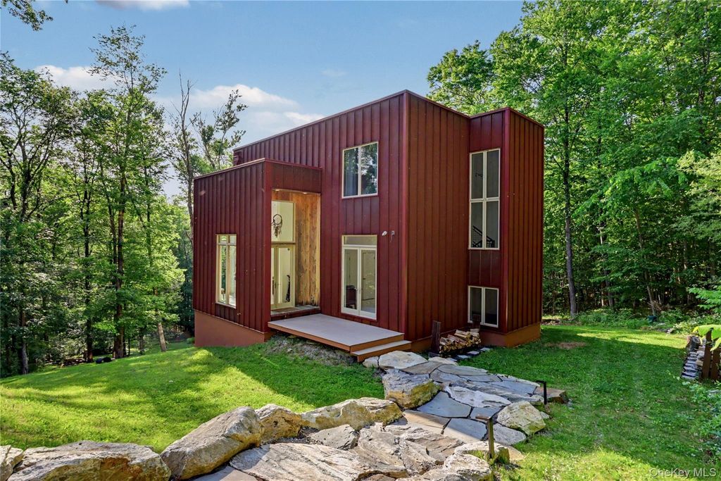 95 Deer Hill Court, Carmel, NY 10512