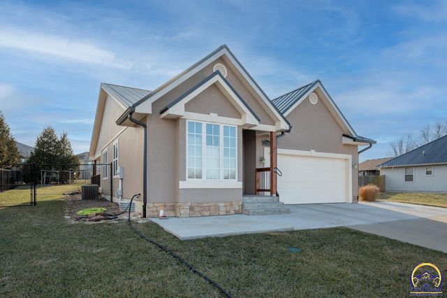 3336 SE Powell ST, Topeka, KS 66605