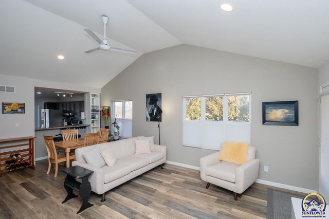 3336 SE Powell ST, Topeka, KS 66605