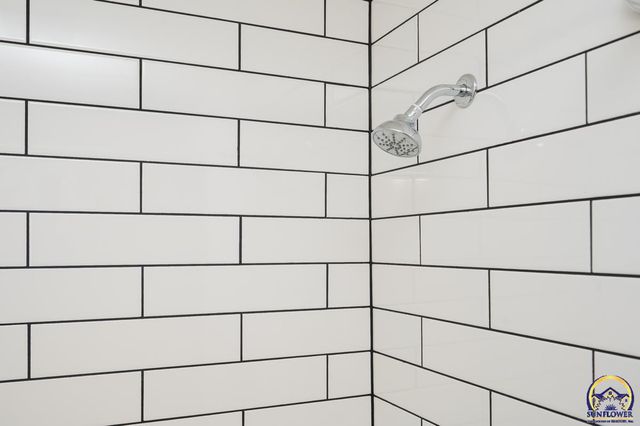 3336 SE Powell ST, Topeka, KS 66605