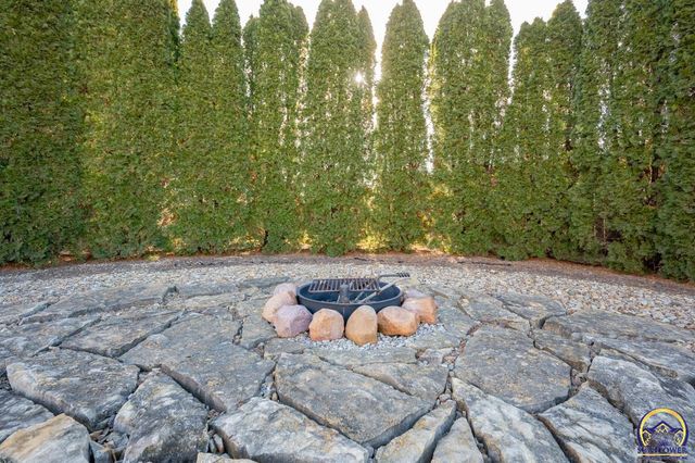 3336 SE Powell ST, Topeka, KS 66605