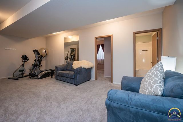 3336 SE Powell ST, Topeka, KS 66605