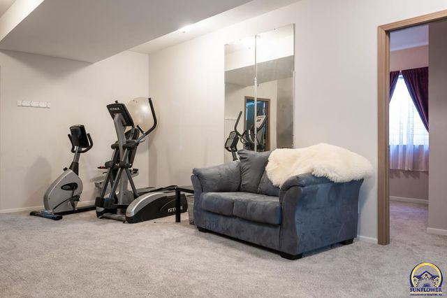 3336 SE Powell ST, Topeka, KS 66605