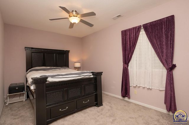 3336 SE Powell ST, Topeka, KS 66605