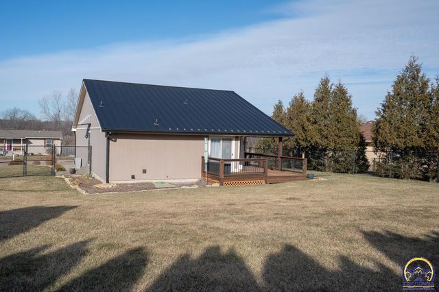 3336 SE Powell ST, Topeka, KS 66605