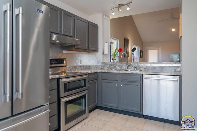 3336 SE Powell ST, Topeka, KS 66605