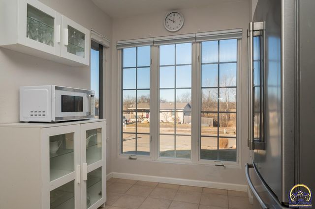 3336 SE Powell ST, Topeka, KS 66605