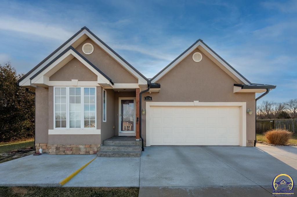 3336 SE Powell ST, Topeka, KS 66605