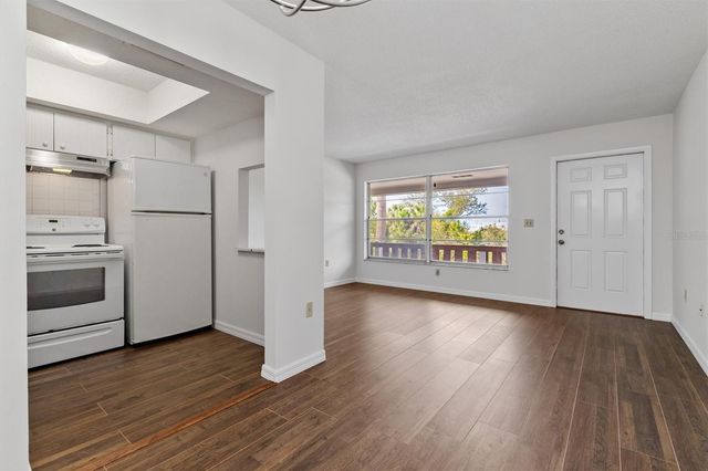 2 QUAILS RUN BOULEVARD 8, Englewood, FL 34223