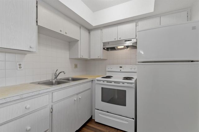 2 QUAILS RUN BOULEVARD 8, Englewood, FL 34223