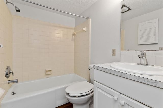 2 QUAILS RUN BOULEVARD 8, Englewood, FL 34223