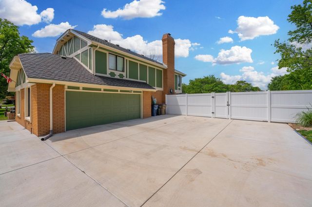 14710 E Willowbend Cir, Wichita, KS 67230