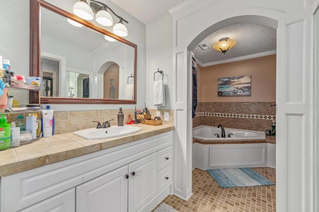14710 E Willowbend Cir, Wichita, KS 67230
