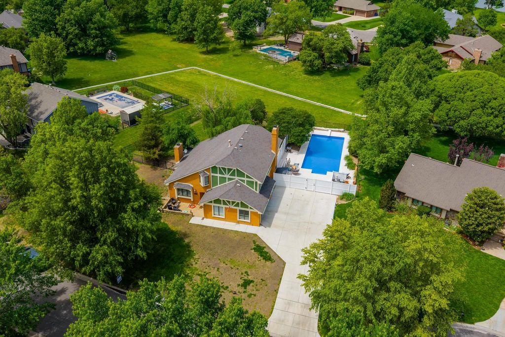 14710 E Willowbend Cir, Wichita, KS 67230