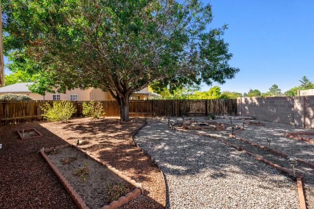 1005 LAS GOLONDRINAS Court NW, Albuquerque, NM 87107