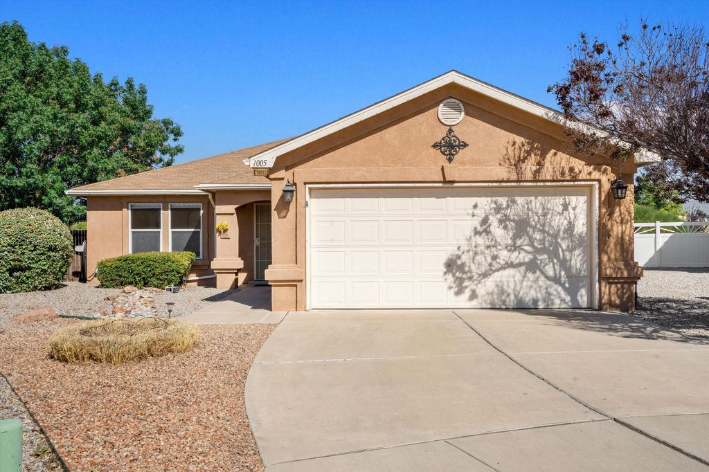 1005 LAS GOLONDRINAS Court NW, Albuquerque, NM 87107