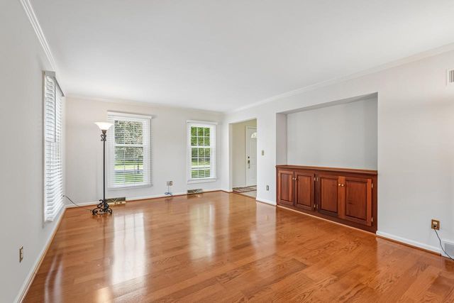 12525 N Woodland DRIVE, Mequon, WI 53092
