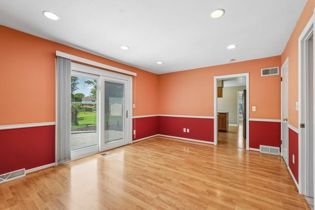 12525 N Woodland DRIVE, Mequon, WI 53092