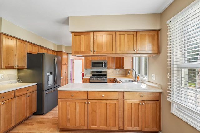 12525 N Woodland DRIVE, Mequon, WI 53092