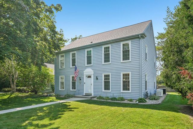 12525 N Woodland DRIVE, Mequon, WI 53092