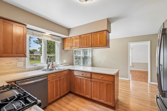 12525 N Woodland DRIVE, Mequon, WI 53092