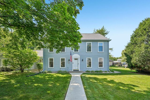 12525 N Woodland DRIVE, Mequon, WI 53092