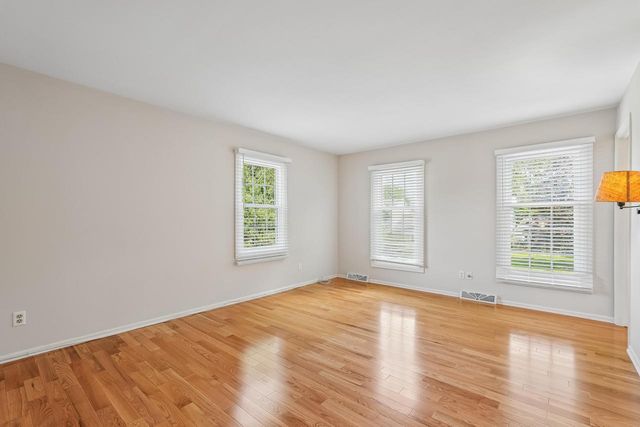 12525 N Woodland DRIVE, Mequon, WI 53092