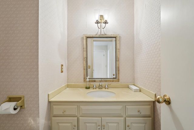 12525 N Woodland DRIVE, Mequon, WI 53092