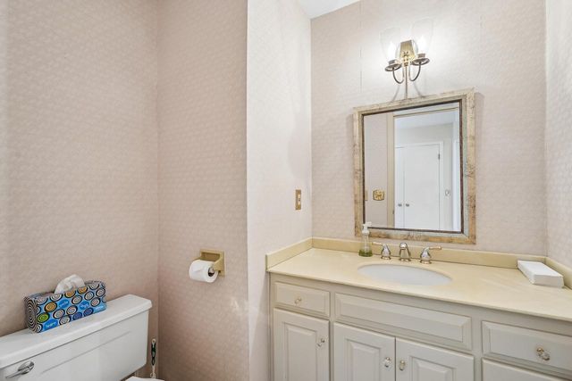 12525 N Woodland DRIVE, Mequon, WI 53092