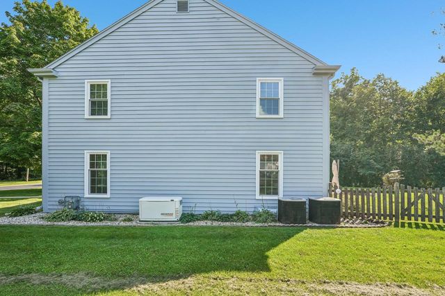 12525 N Woodland DRIVE, Mequon, WI 53092