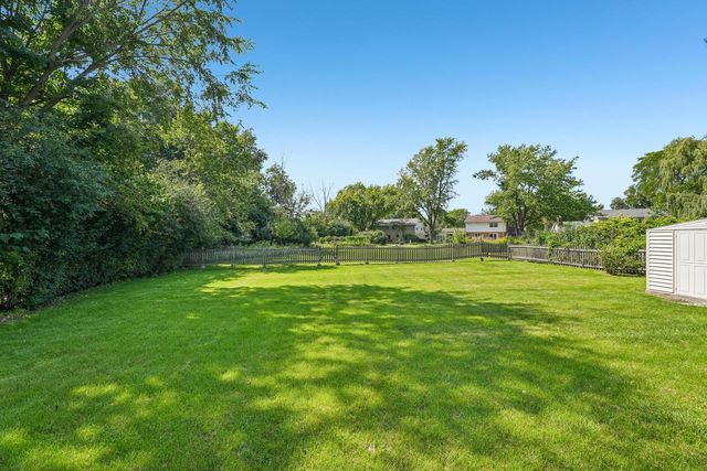12525 N Woodland DRIVE, Mequon, WI 53092