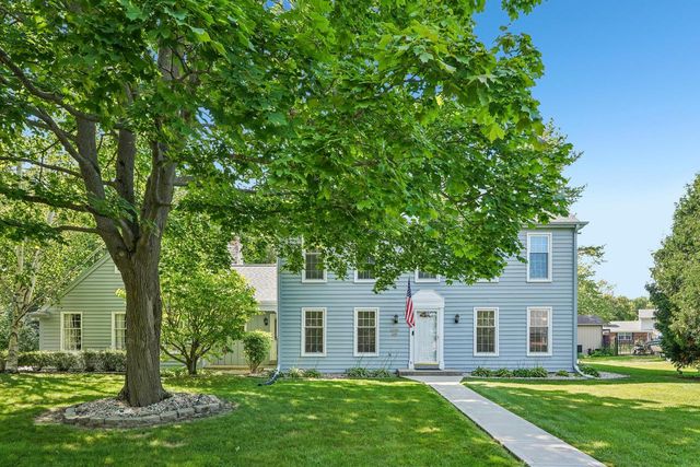 12525 N Woodland DRIVE, Mequon, WI 53092