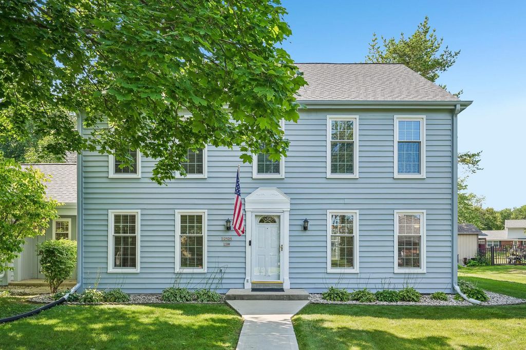 12525 N Woodland DRIVE, Mequon, WI 53092