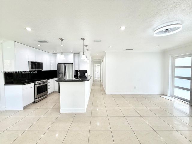 3250 SW 72 CT, Miami, FL 33155
