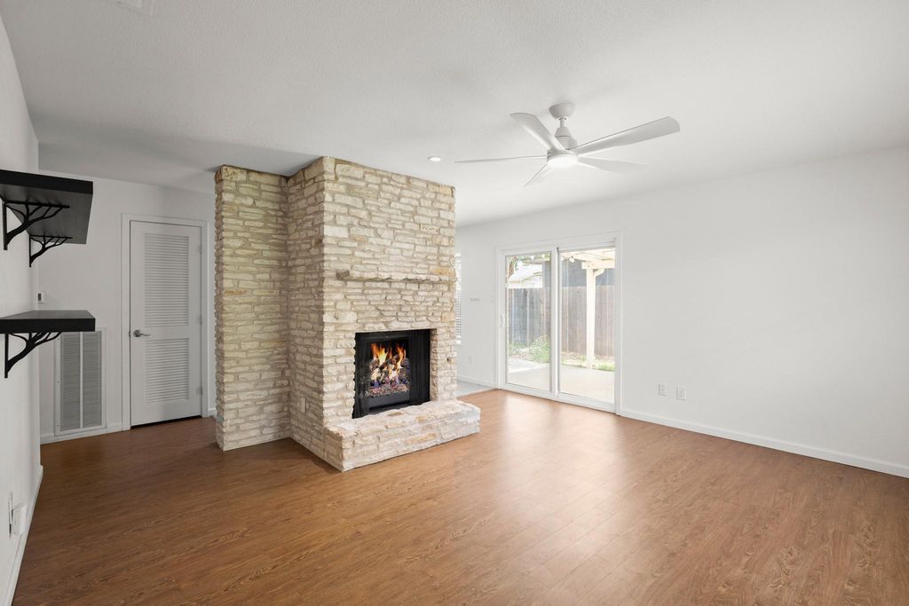 1212 Dunstan DR, Austin, TX 78745