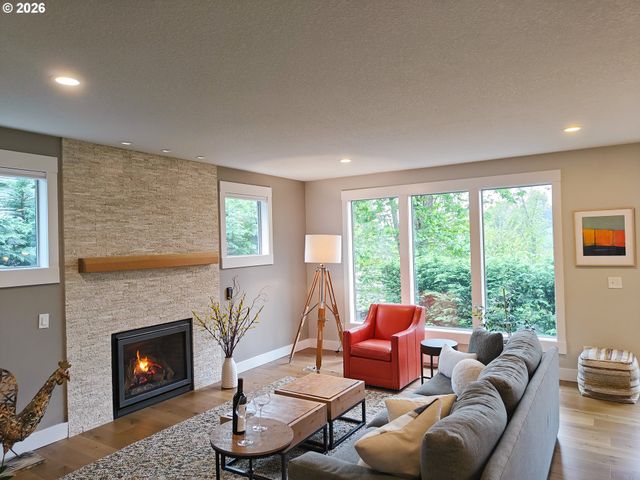 927 OAK St, Lake Oswego, OR 97034