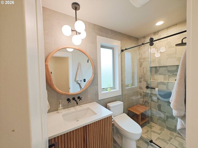 927 OAK St, Lake Oswego, OR 97034