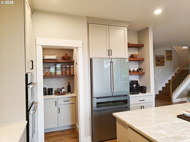 927 OAK St, Lake Oswego, OR 97034