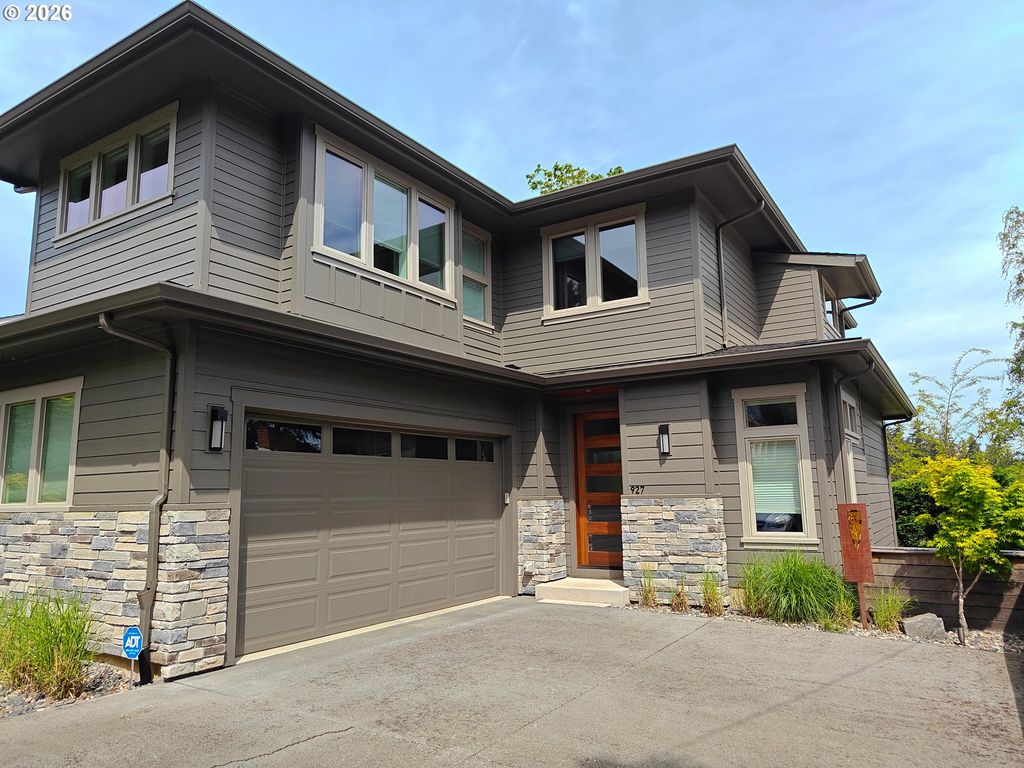 927 OAK St, Lake Oswego, OR 97034