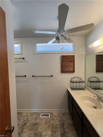 10 Zilber CT, Hampton, VA 23669