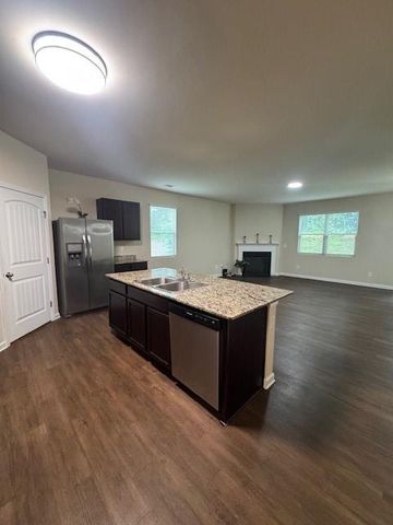 610 Dodson Lake Court, Fairburn, GA 30213