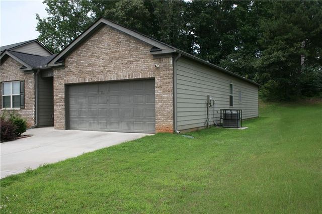 610 Dodson Lake Court, Fairburn, GA 30213