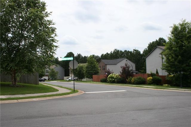 610 Dodson Lake Court, Fairburn, GA 30213