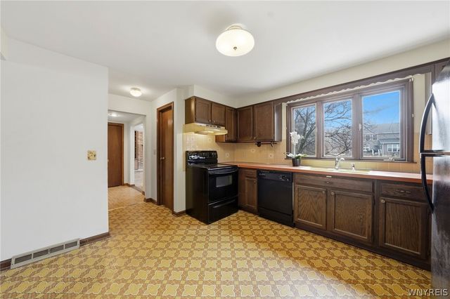 843 Robin Road, Amherst, NY 14228