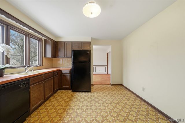 843 Robin Road, Amherst, NY 14228