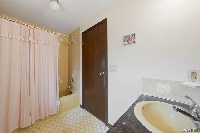 843 Robin Road, Amherst, NY 14228