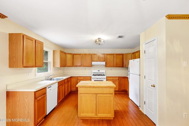 1817 3rd Avenue, Toms River, NJ 08757